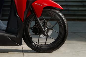 Sebaiknya Bukan Dengan Semir, Ini Cara Merawat Ban Motor
